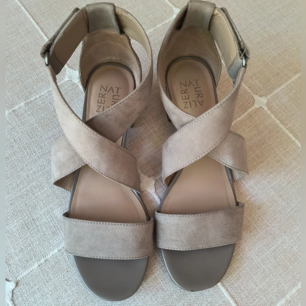 Naturalizer Tan Suede Summer Sandals Women's 8 - Picture 8 of 8
